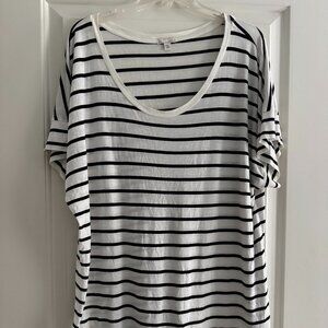 Gap White with Black Strips T-shirt XXL